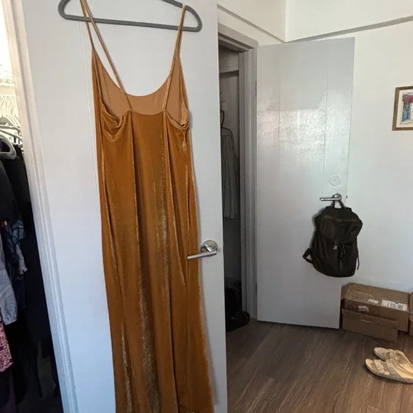 Gold Maxi Lovers + Friends - Picture 4 of 4